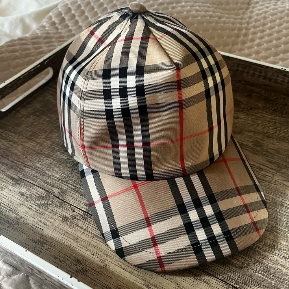 Burberry hat authentic . No stain only wore a few times Sold